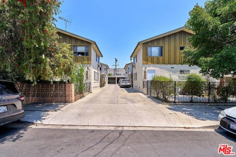 Photo of 964 S New Hampshire Avenue, Los Angeles, CA 90006 (MLS # 26843493)