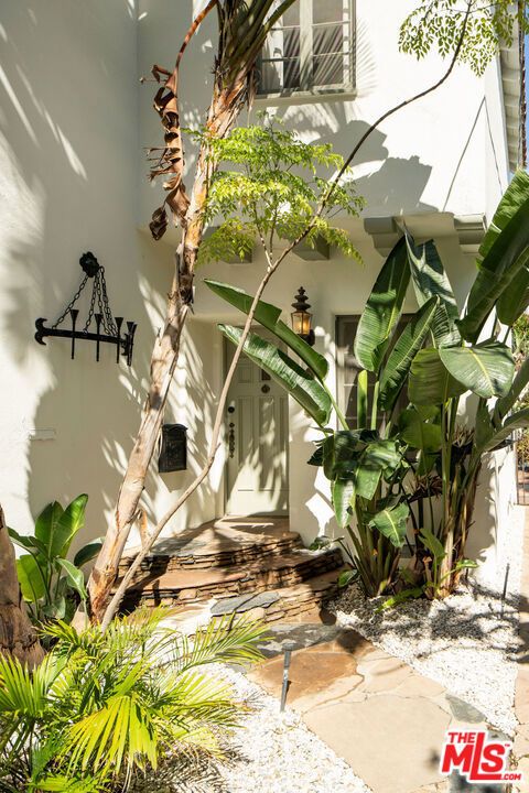 Photo of 2320 N Beachwood Drive, Los Angeles, CA 90068 (MLS # 26812899)