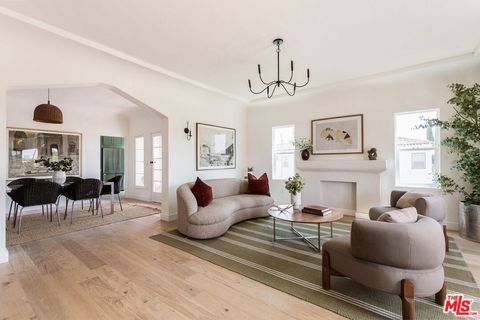 Photo of 1574 S Hayworth Avenue, Los Angeles, CA 90035 (MLS # 25566115)