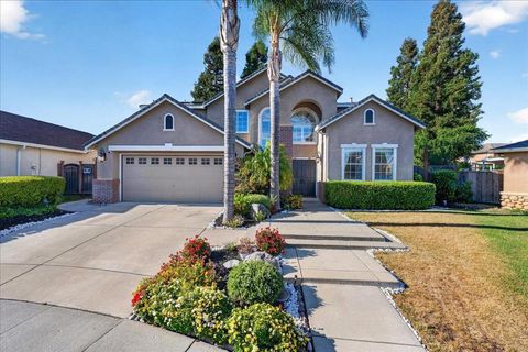 Photo of 1301 Peregrine Drive, Gilroy, CA 95020 (MLS # ML82047645)