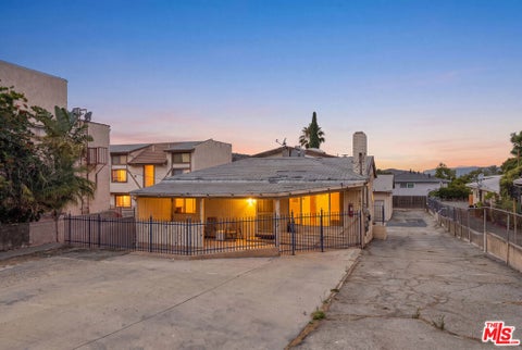 Photo of 10139 Hillhaven Avenue, Los Angeles, CA 91042 (MLS # 26857881)