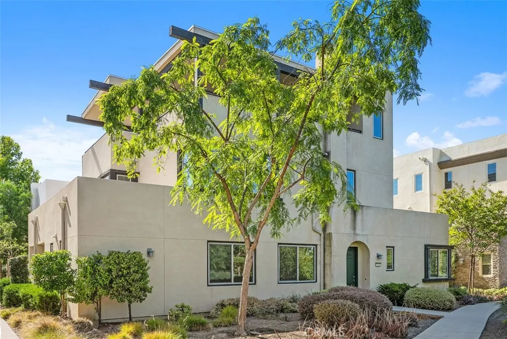 Irvine, California 92618, United States, 4 Bedrooms Bedrooms, ,4 BathroomsBathrooms,Residential,Active,207690