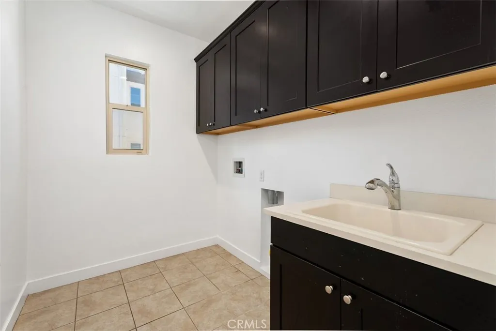 Irvine, California 92618, United States, 4 Bedrooms Bedrooms, ,4 BathroomsBathrooms,Residential,Active,207690