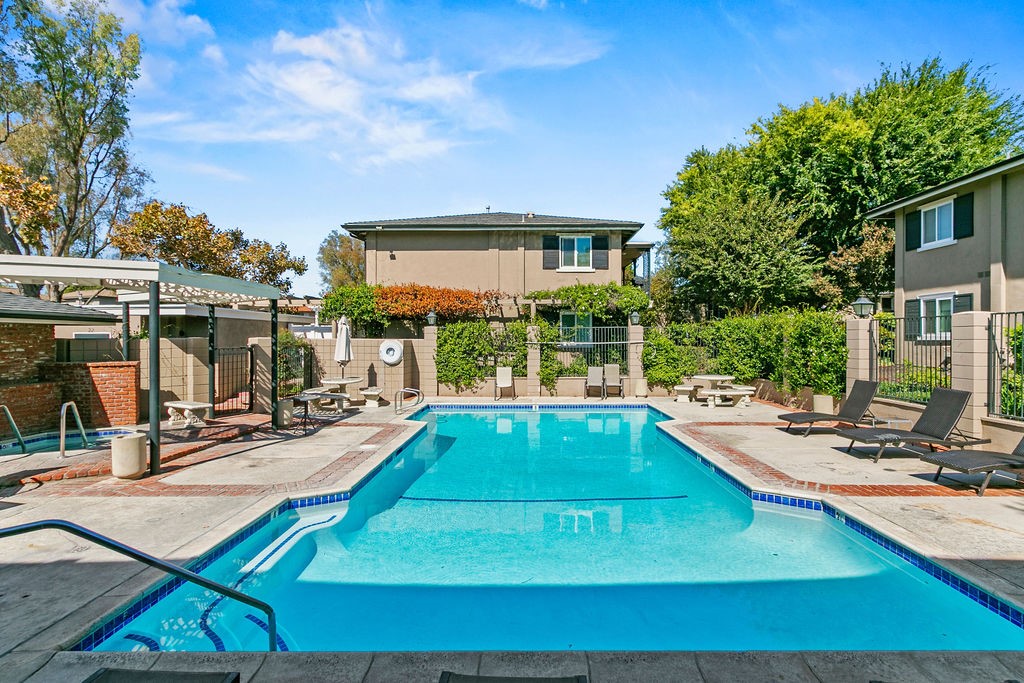 660 S Glassell Street 80