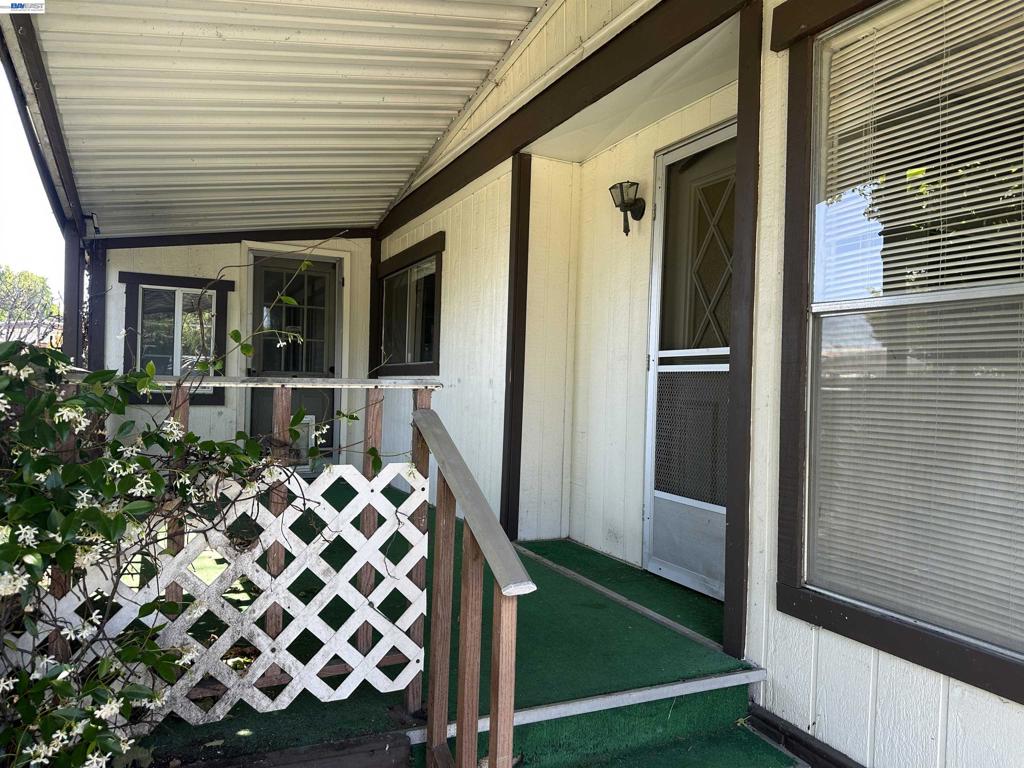 390 Tropicana WY