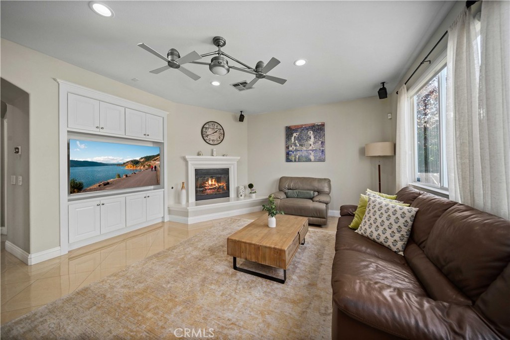 Pacific Summit (PSUM) - Residential