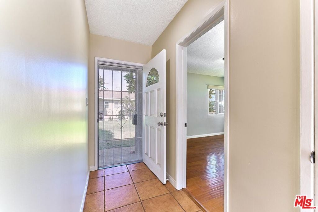 1436 W Valencia Drive