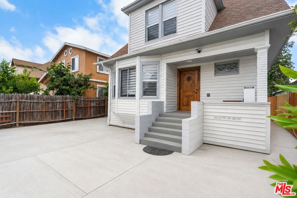 1132 E 27th Street