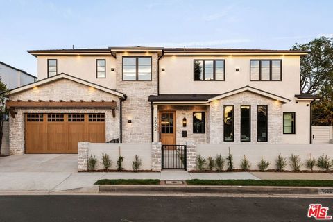 Photo of 3662 Stoner Avenue, Los Angeles, CA 90066 (MLS # 26730555)