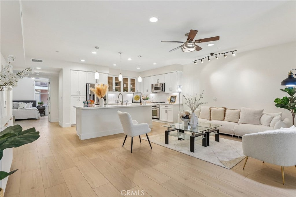 617 Rockefeller, Irvine CA 92612