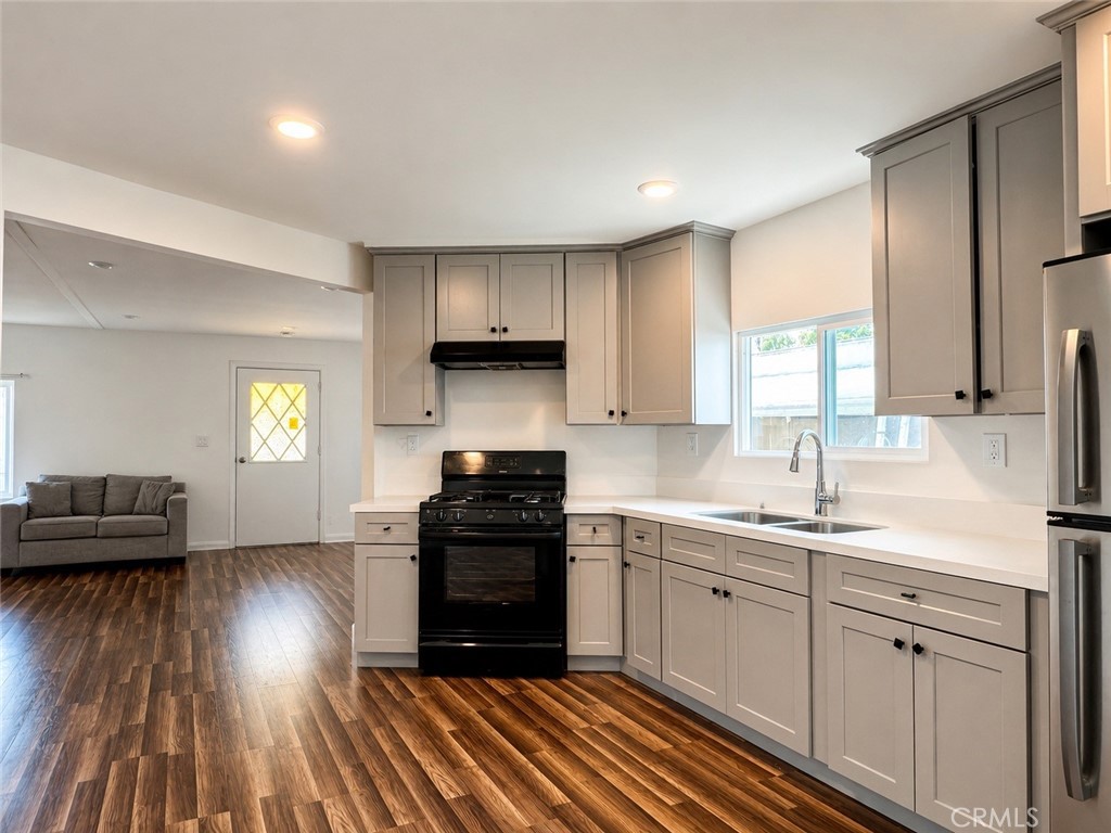 160 S Eucalyptus Avenue 111