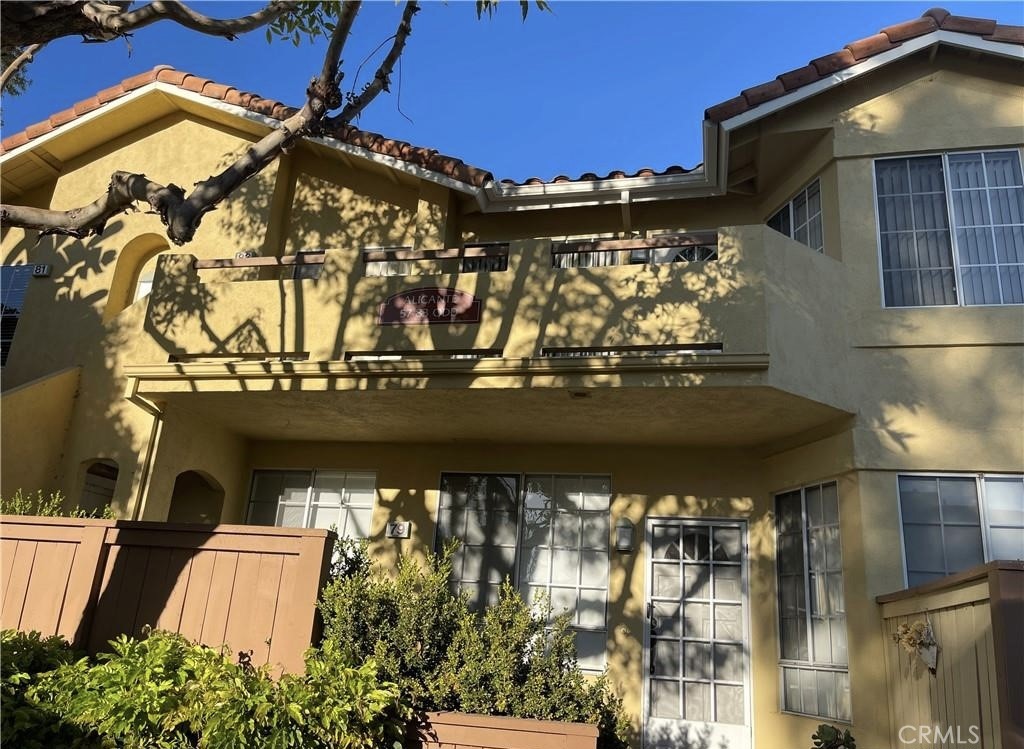 Move-in ready Irvine condo featuring 2 spacious bedrooms and 2 full bathrooms. Bright open floor plan with large windows that fill the living room with natural light. Kitchen includes appliances and offers plenty of space for cooking. Prime location near major freeways for easy commuting, with parks, shopping, and a wide variety of dining options just minutes away. Perfect combination of comfort, convenience, and Southern California lifestyle. A must see!