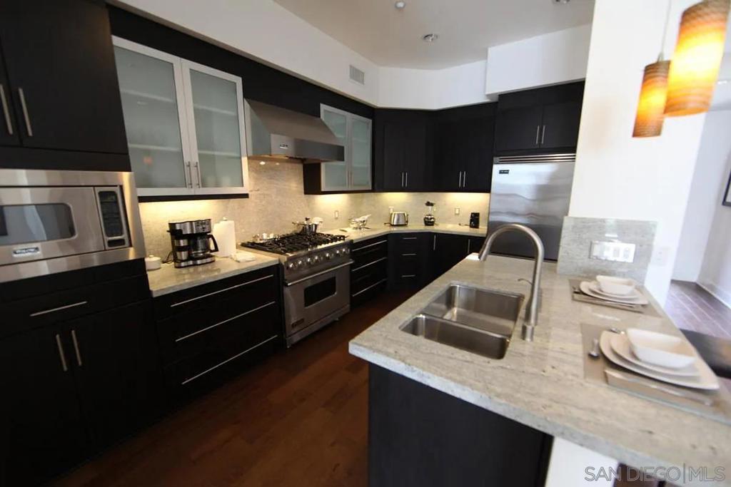 402 Rockefeller 306