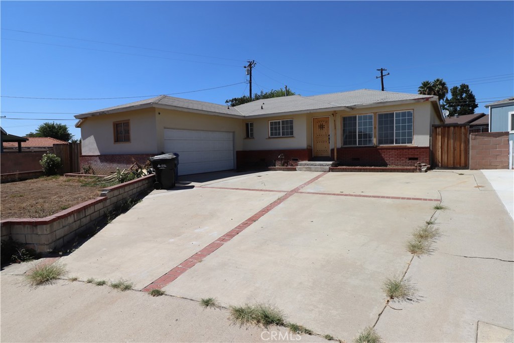 This stunning 4-bedroom, 2-bathroom residence offers a spacious layout with a large den, perfect for family gatherings or a home office. Recently renovated from top to bottom, it features modern finishes, updated kitchen and bathrooms, fresh paint, and new flooring throughout. Move-in ready and designed for comfort, this home combines style and functionality in a prime Pomona location