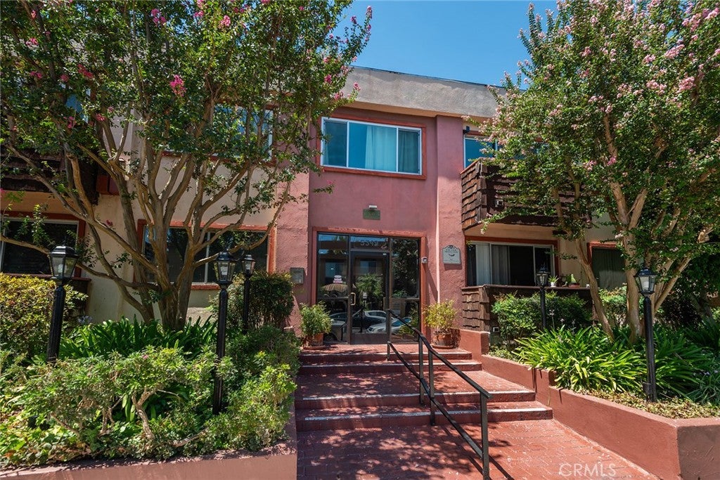 5349 Newcastle AVE 20, Encino CA 91316