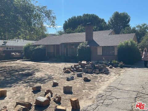 Photo of 10902 Art Street, Sunland, CA 91040 (MLS # 25624069)