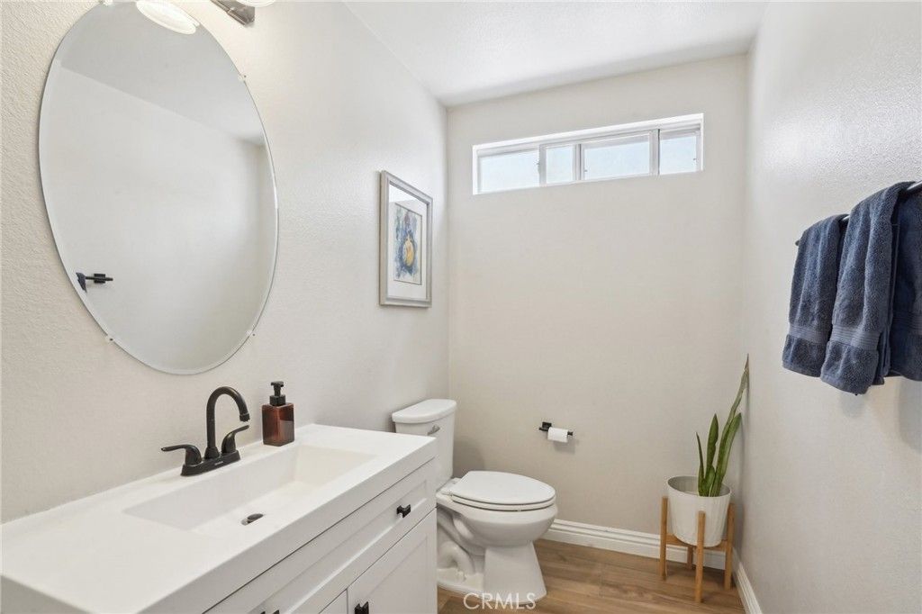 listing image 130726392427303050365