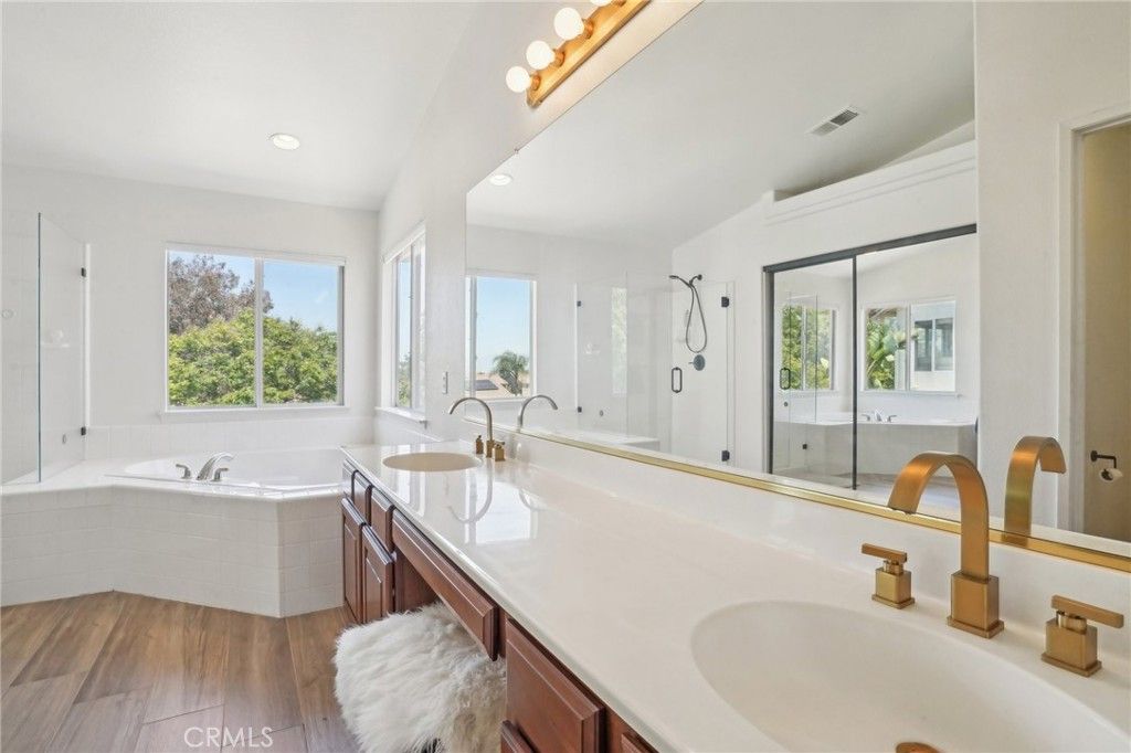 listing image 130720764661132804149