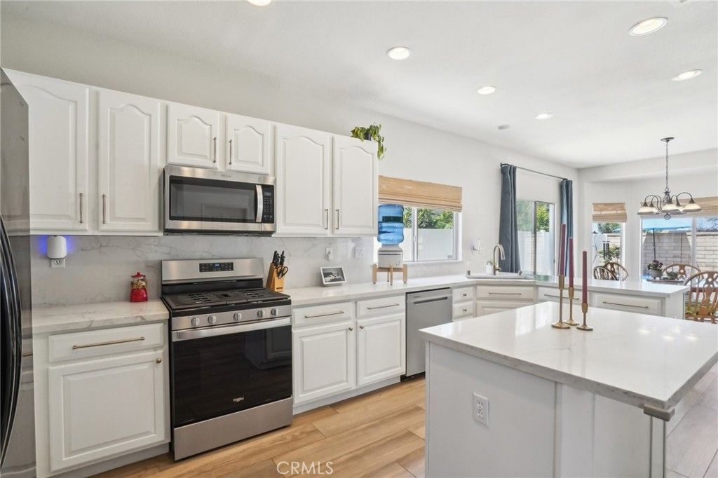 listing image 130722872715570813657
