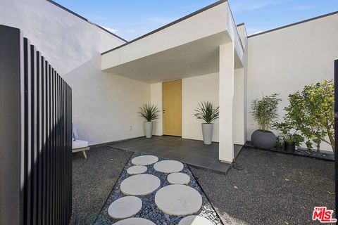 Photo of 6390 Quebec Drive, Los Angeles, CA 90068 (MLS # 26652317)