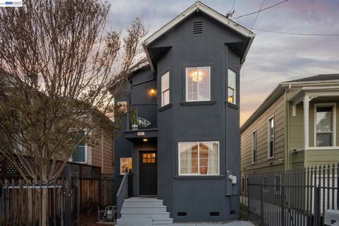 Photo of 2431 LINDEN STREET St, Oakland, CA 94607 (MLS # 41129543)