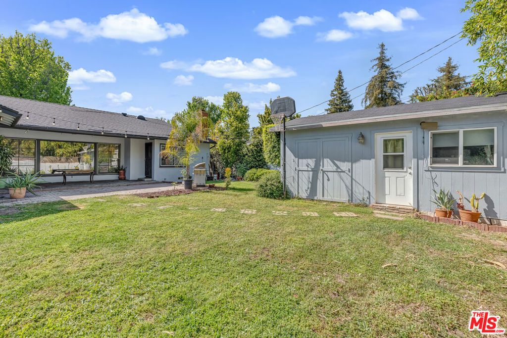 Photo of 6626 Burnet Avenue, Van Nuys, CA 91405 (MLS # 26659729)