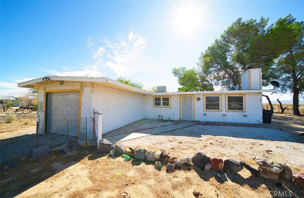 Welcome to 13656 Margo Street, a charming and affordable 3-bedroom, 1-bathroom home located in the heart of North Edwards, CA. This home offers a perfect blend of comfort and value, making it an ideal choice for first-time buyers or anyone looking for a budget-friendly option with room to grow. Inside, you'll find a bright and inviting living space that feels open and airy, complimented by recent upgrades throughout, giving the home a modern, well-maintained feel. The upgraded kitchen features updated countertops and cabinets, offering plenty of space for cooking and entertaining. Each of the three bedrooms provides ample natural light and space, making them perfect for rest, relaxation, or even a home office.
Outside, the property boasts a large, spacious backyard, giving you endless possibilities for outdoor activities, gardening, or creating your own private retreat. Whether you're looking to host family gatherings or simply enjoy some peace and quiet, this yard offers the room to make it happen. This home is the perfect opportunity to own at an affordable price while enjoying the perks of upgrades and a fantastic neighborhood. Come see this lovely home and start envisioning the future you could create here in North Edwards!