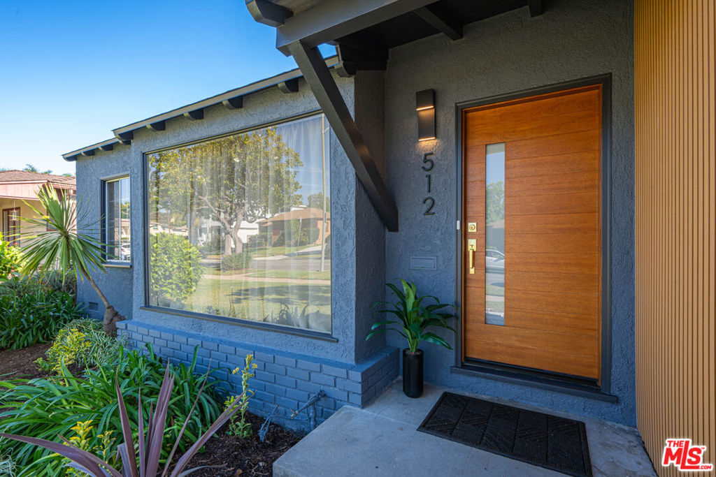 512 W Hillsdale Street