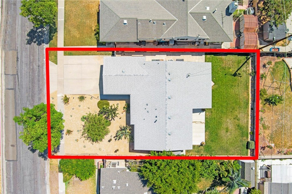 325 N Russell Avenue