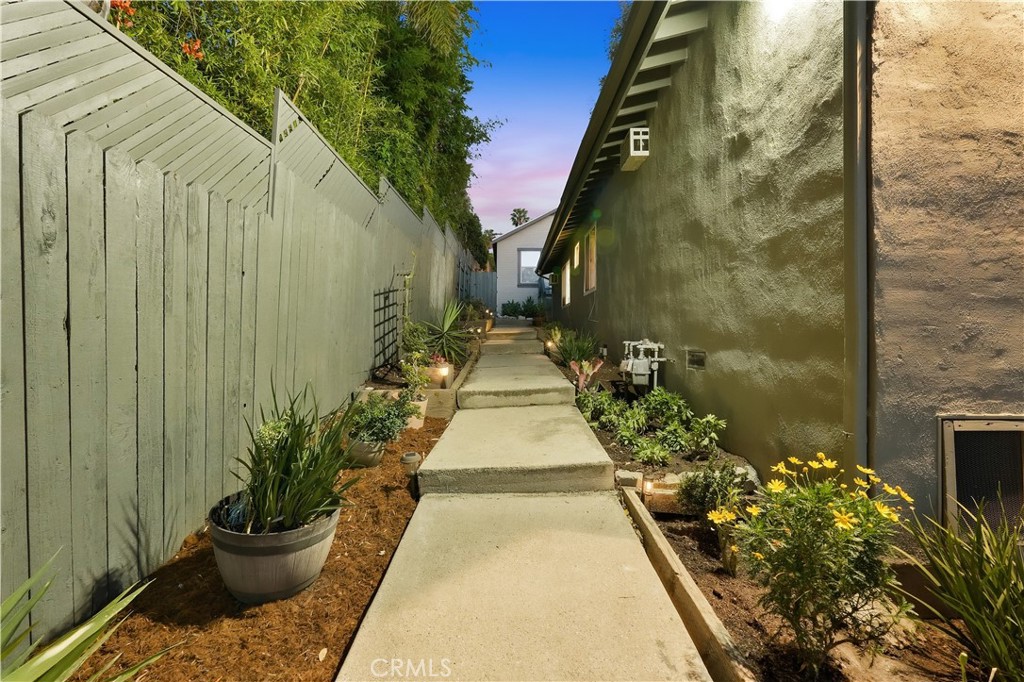 1406 Manzanita