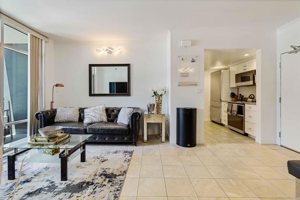 425 W Beech Street 851