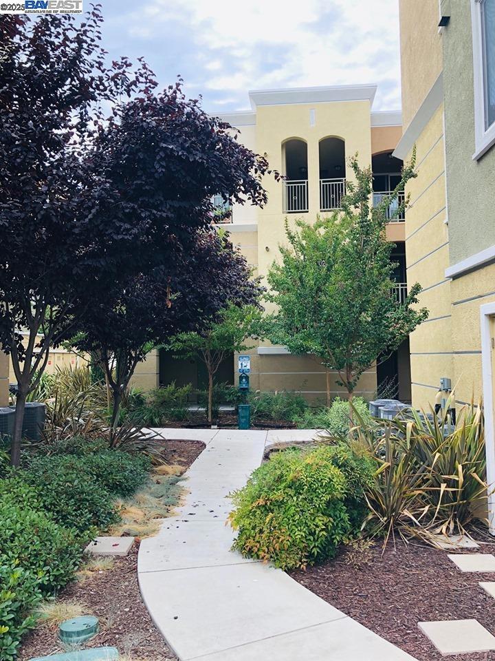 Beautiful San Ramon condo offers 1,015 sqft. of living space with 3 bedrooms, 2 bathrooms, and a 2-car tandem garage. Wood flooring can be found in the living room and kitchen, linoleum in the bathrooms and carpet in the bedrooms. The kitchen comes equipped with granite counter tops, double sinks and stainless-steel appliances including gas range/stove with fume hood, refrigerator and dishwasher. Additional amenities: washer & dryer, central heat and air conditioning, balcony and updated bathrooms. Owners covers HOA dues. Just a few minutes to San Ramon City Center, Whole Foods, Bishop Ranch, shops, and restaurants. With all these features and quick access to I-680, this great condo is perfect for you! INFORMATION IS DEEMED RELIABLE BUT IS NOT GUARANTEED!