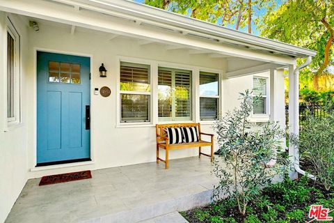 Photo of 14954 Hesby Street, Sherman Oaks, CA 91403 (MLS # 26664103)