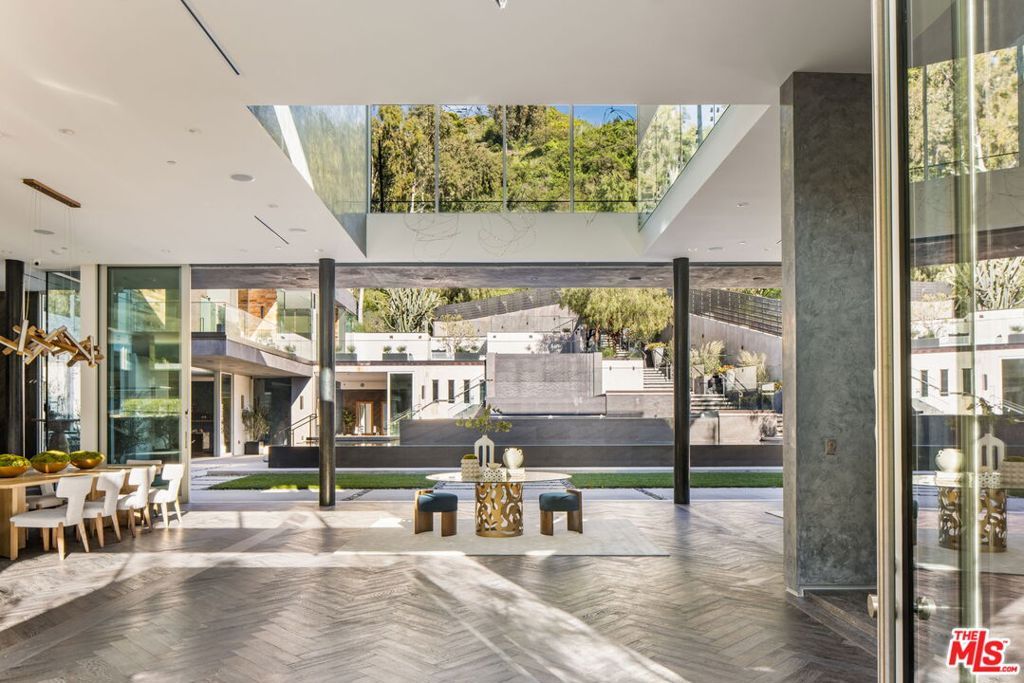 Photo of 1116 Chantilly Road, Los Angeles, CA 90077 (MLS # 26657483)