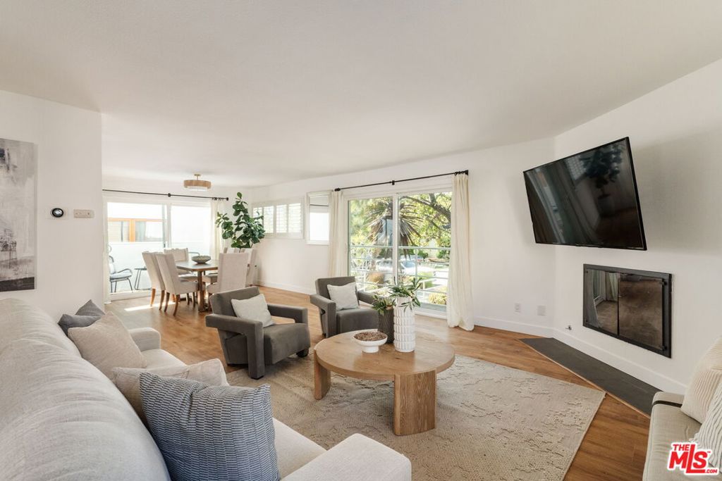 Photo of 1031 17th Street #1, Santa Monica, CA 90403 (MLS # 26985391)