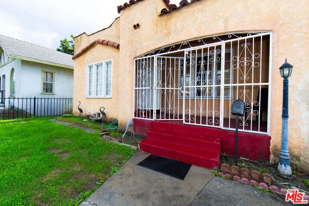 Photo of 330 E Colden Avenue, Los Angeles, CA 90003 (MLS # 25622477)