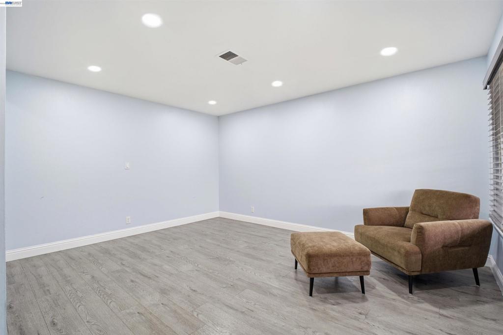 32252 Valiant Way