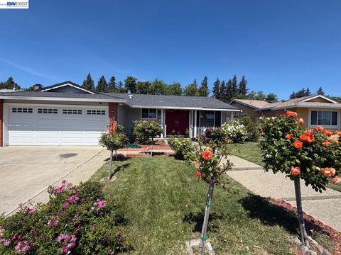 Photo of 32252 Valiant Way Way, Union City, CA 94587 (MLS # 41131414)
