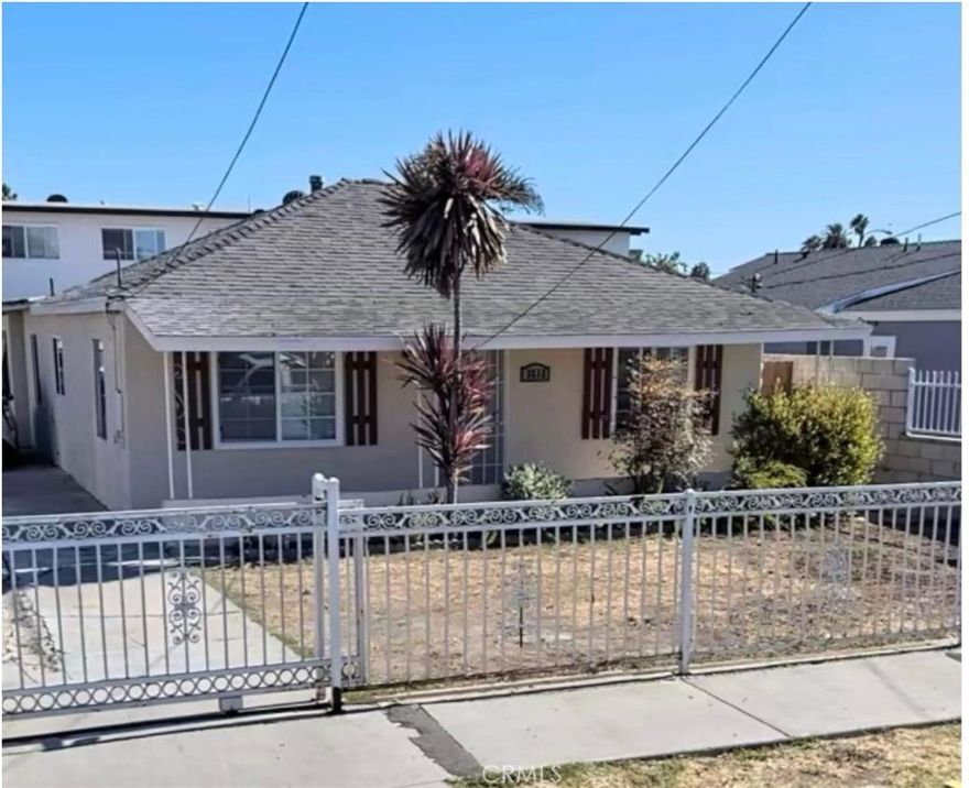Great unit, completely rehabbed, by 147th Street and Crenshaw.   House is only 2 units designed for individual renter privacy., Unit for rent is 3-bedroom 2 bath, Unit comes with stove in the kitchen and has fans in the living room and bedrooms. 

This unit has washer and dryer hookups

The compound is gated for complete privacy. Driveway parking for up to 3 cars

Very close to 3 freeways with less than 5 miles drive (110, 105 and the 405 Freeways) LAX and the Rams stadium

Landlord pays for water, thrash and gardening

Tenant pays for electricity and gas. Unit also has ample storage that will be offered as part of the lease.