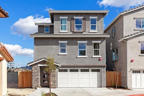 8572 Vista Azul Pl Lemon Grove CA 91945