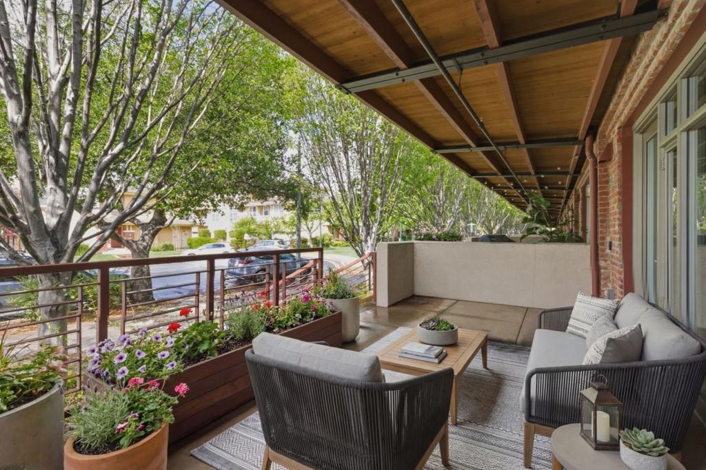 594 Manzana Place