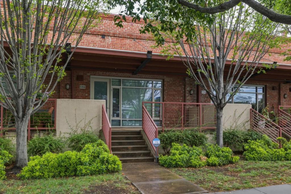 594 Manzana Place