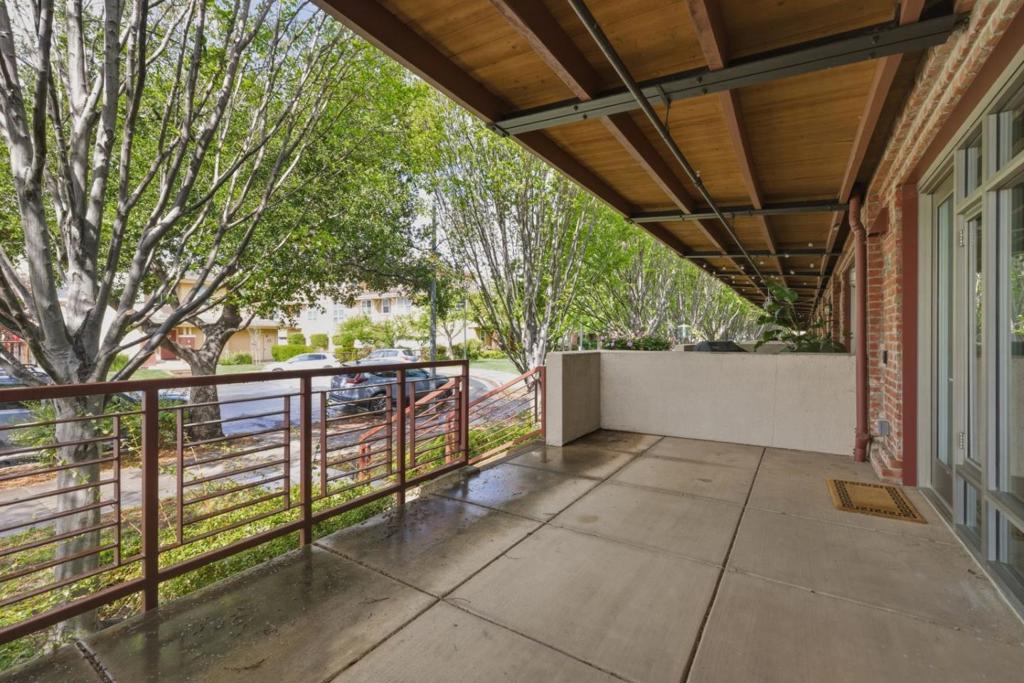 594 Manzana Place