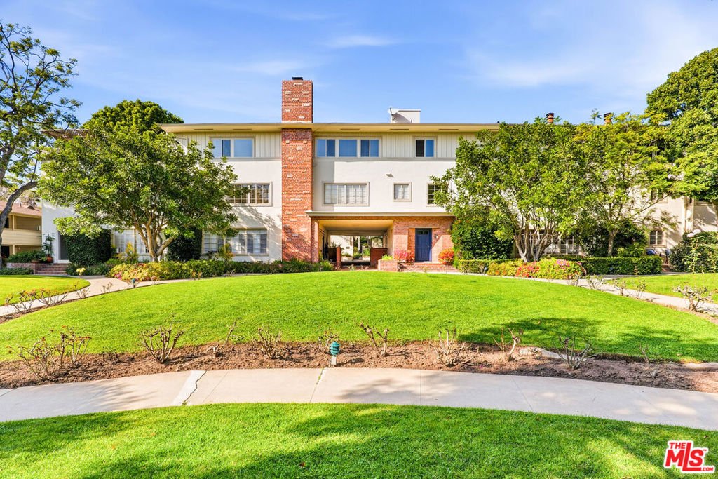 11901 W Sunset Boulevard 219