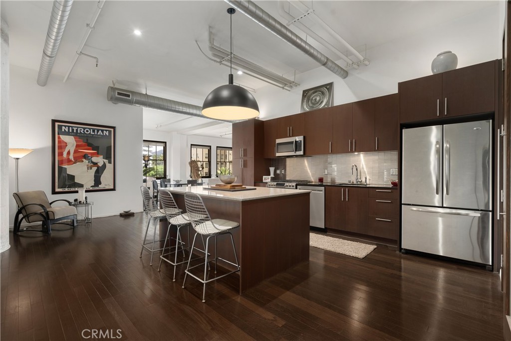 1645 Vine 406