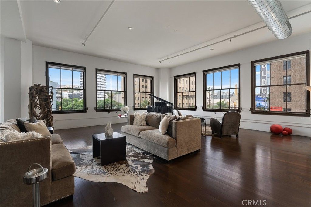 Photo of 1645 Vine St #406, Hollywood, CA 90028 (MLS # SR25209452)