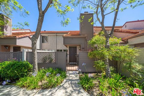 Photo of 446 Via Colinas, Thousand Oaks, CA 91362 (MLS # 26648609)