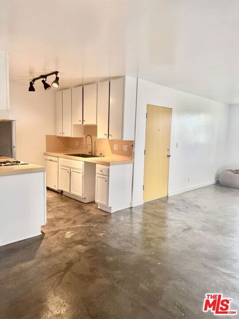 Photo of 511 Rialto Avenue #1, Venice, CA 90291 (MLS # 26635471)