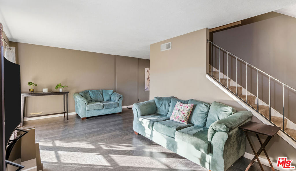 1789 W Greenleaf Avenue