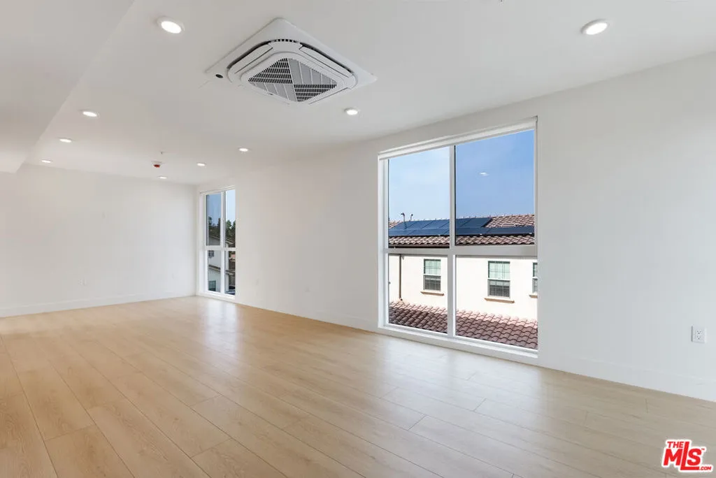 Cypress, California 90630, United States, 3 Bedrooms Bedrooms, ,2 BathroomsBathrooms,Residential,Active,239300